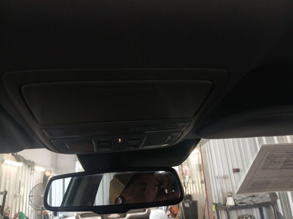 Used 2019 Silver Honda EX-L image 17