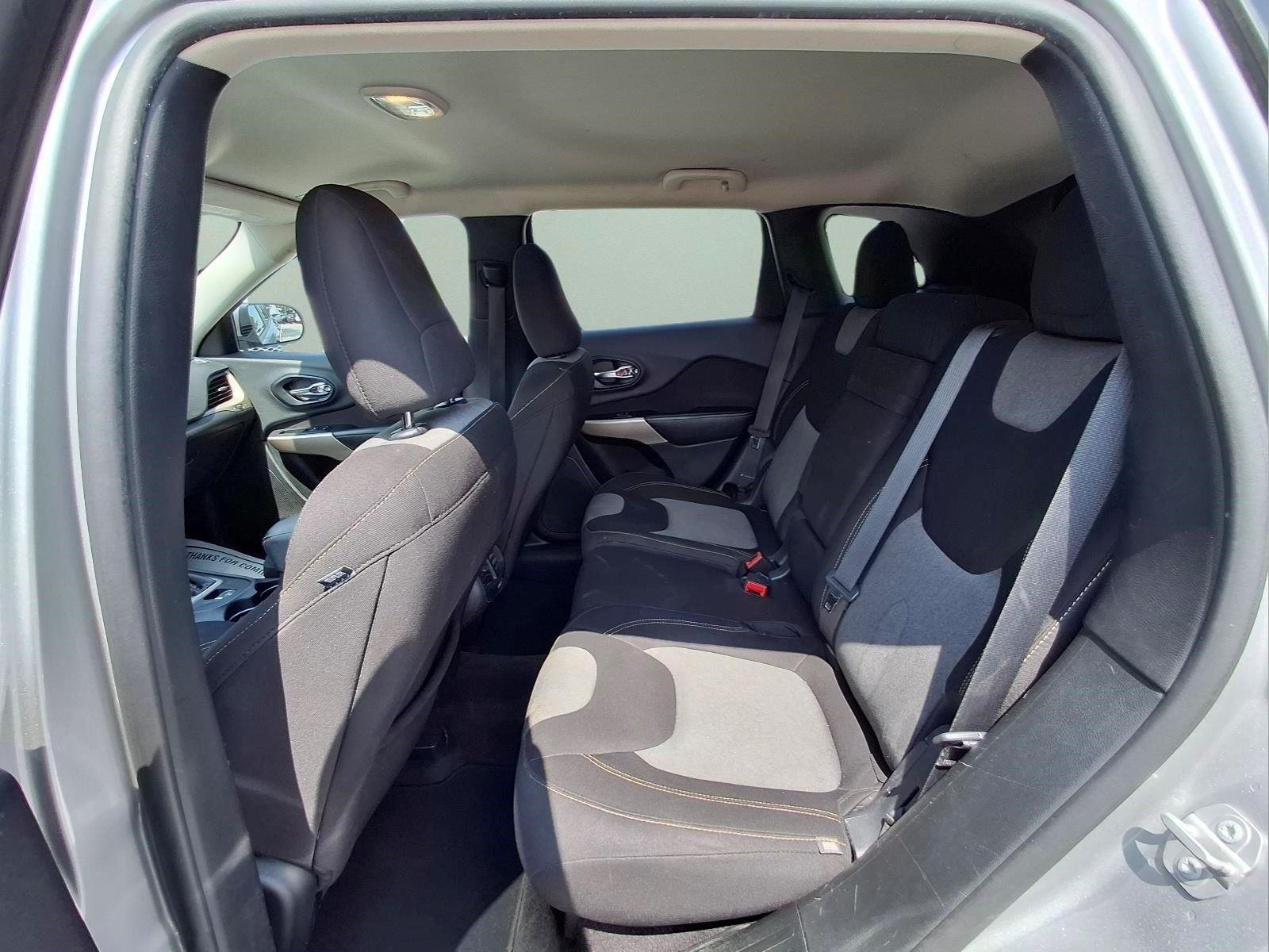 Used 2018 Billet Silver Metallic Clearcoat Jeep Latitude image 13