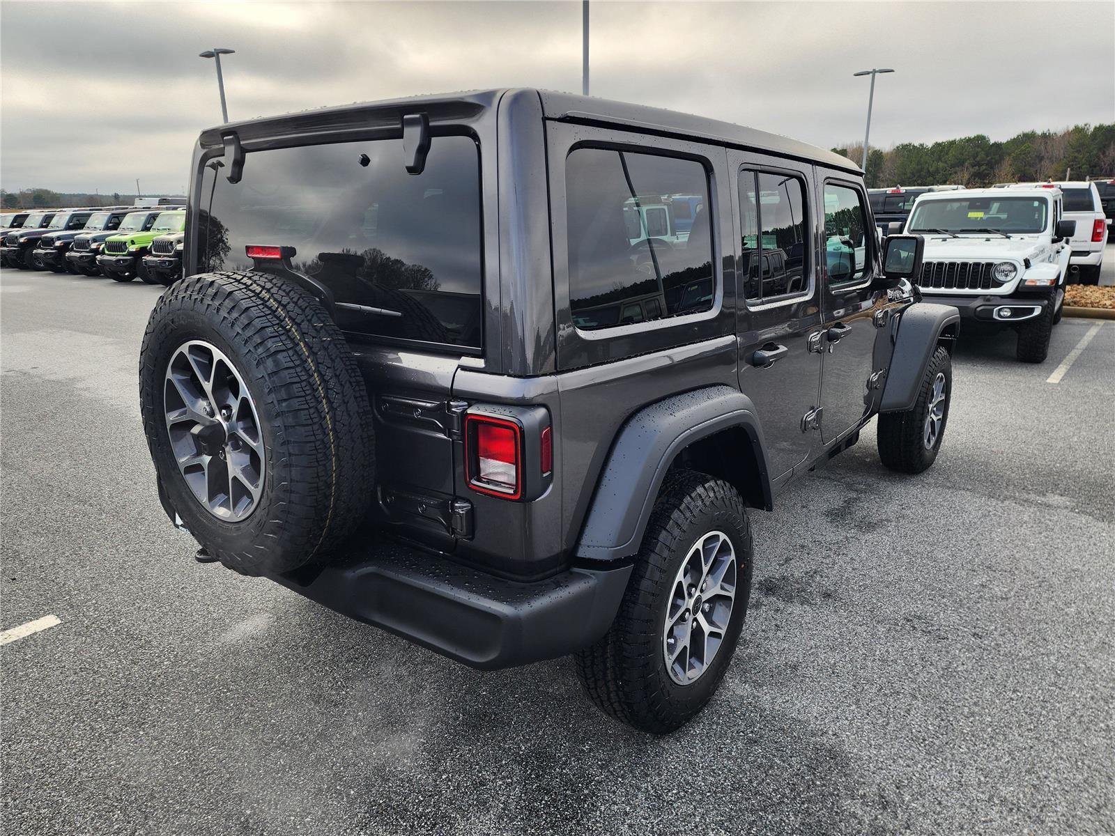 New 2026 Granite Crystal Metallic Clear-Coat Exterior Paint Jeep Sport S image 6