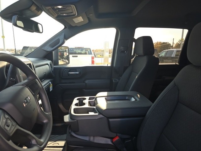 2026 Chevrolet Silverado 2500HD Custom photo 2