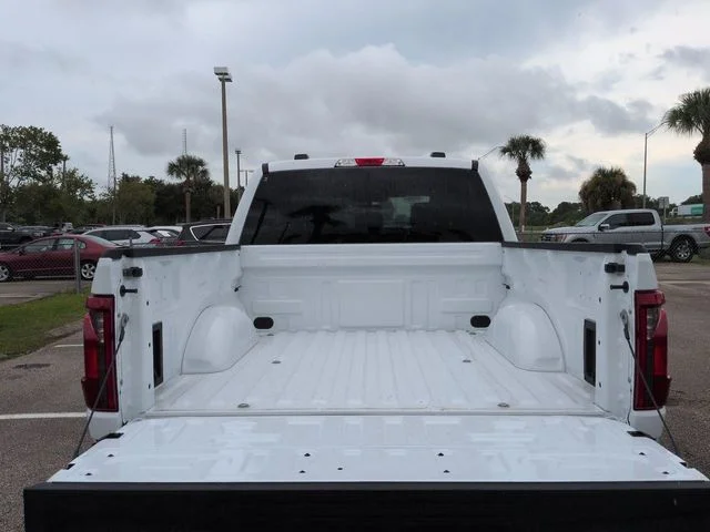 New 2026 Oxford White Ford XLT image 13