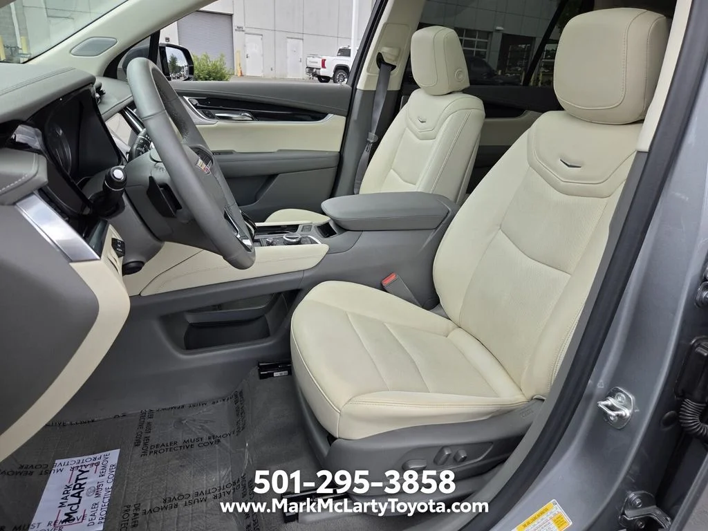 Used 2024 Silver Cadillac Premium Luxury image 9