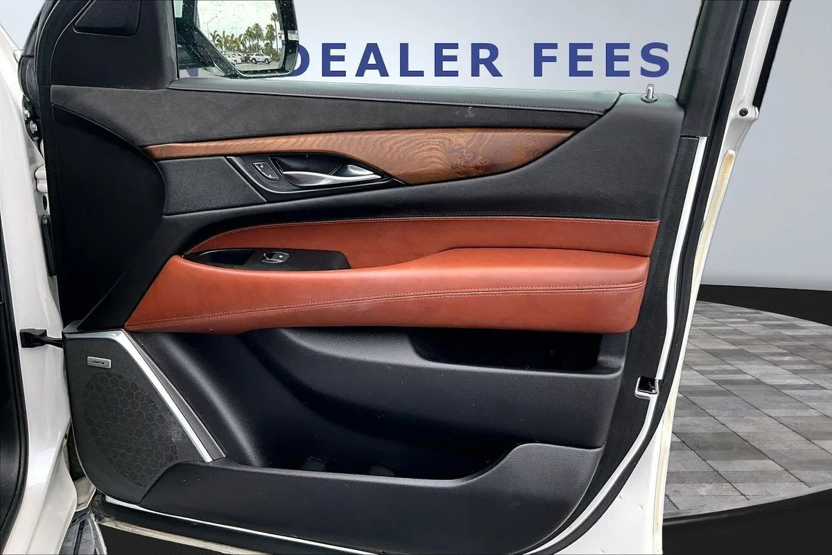 Used 2020 White Cadillac Luxury image 27