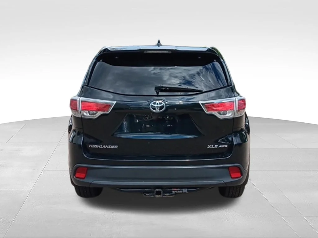 Used 2015 Attitude Black Metallic Toyota XLE V6 image 6