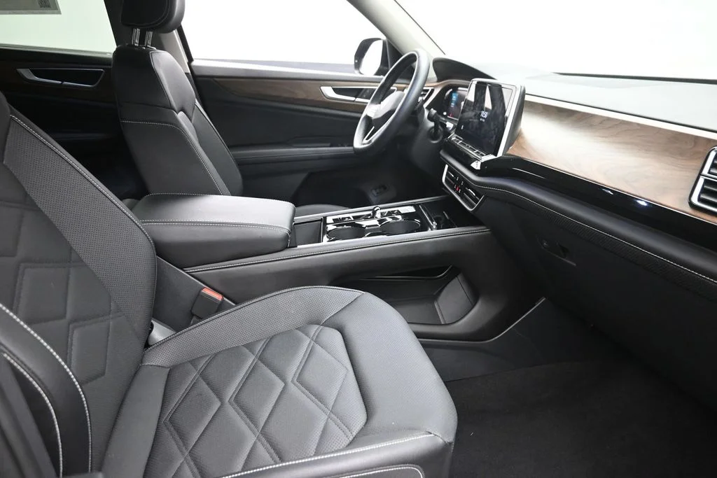 Used 2026 Black Volkswagen SE w/Technology image 9