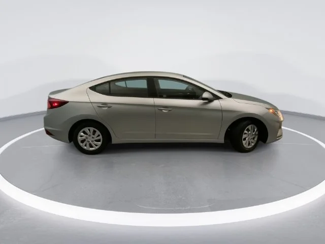 Used 2020 Silver Hyundai SE image 7