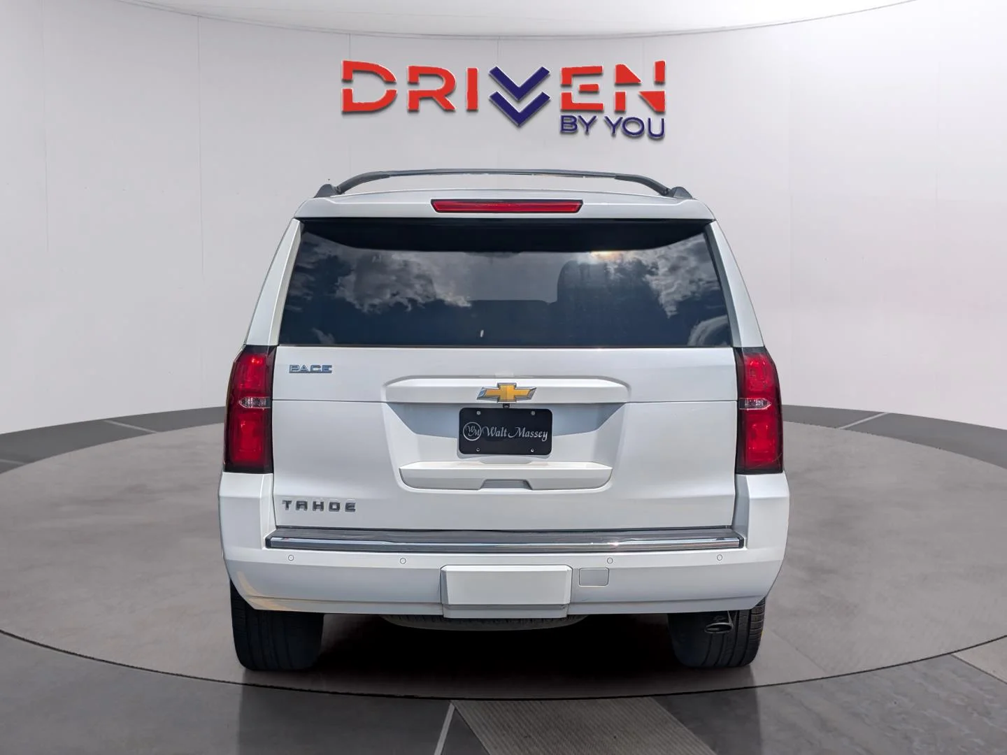 Used 2016 Iridescent Pearl Tricoat Chevrolet LTZ image 3