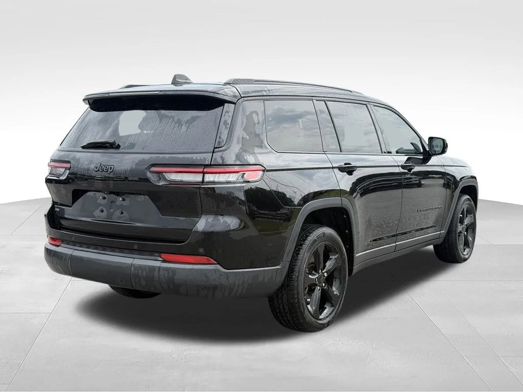 Used 2021 Black Jeep Altitude image 27