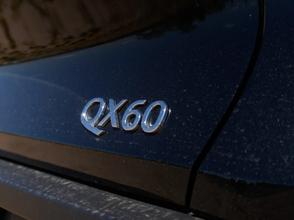 Used 2025 Mineral Black INFINITI PURE image 9
