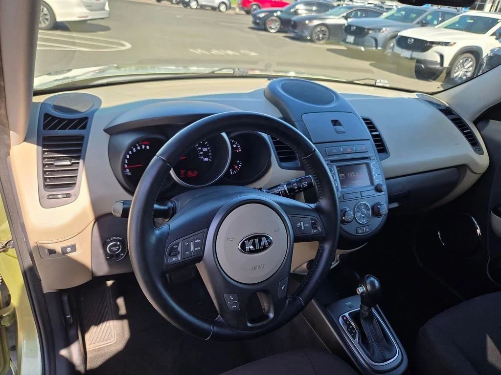 Used 2013 Green Kia Exclaim image 9