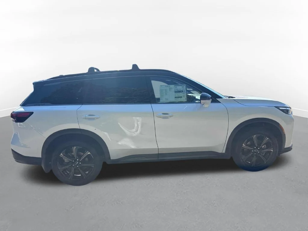 New 2027 2T RAD WHT INFINITI Autograph AWD image 5