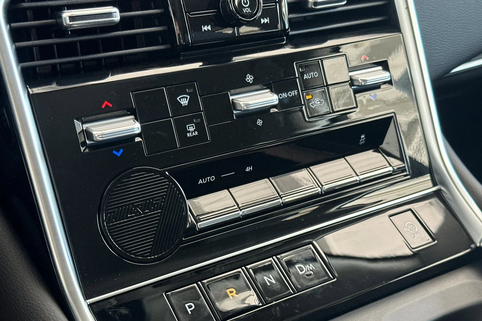 2026 Nissan Armada SV - Photo 21