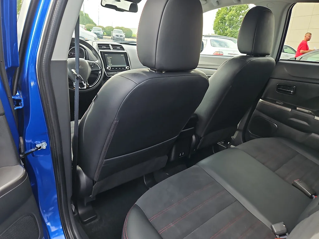 Used 2026 Octane Blue Metallic Mitsubishi SE image 14