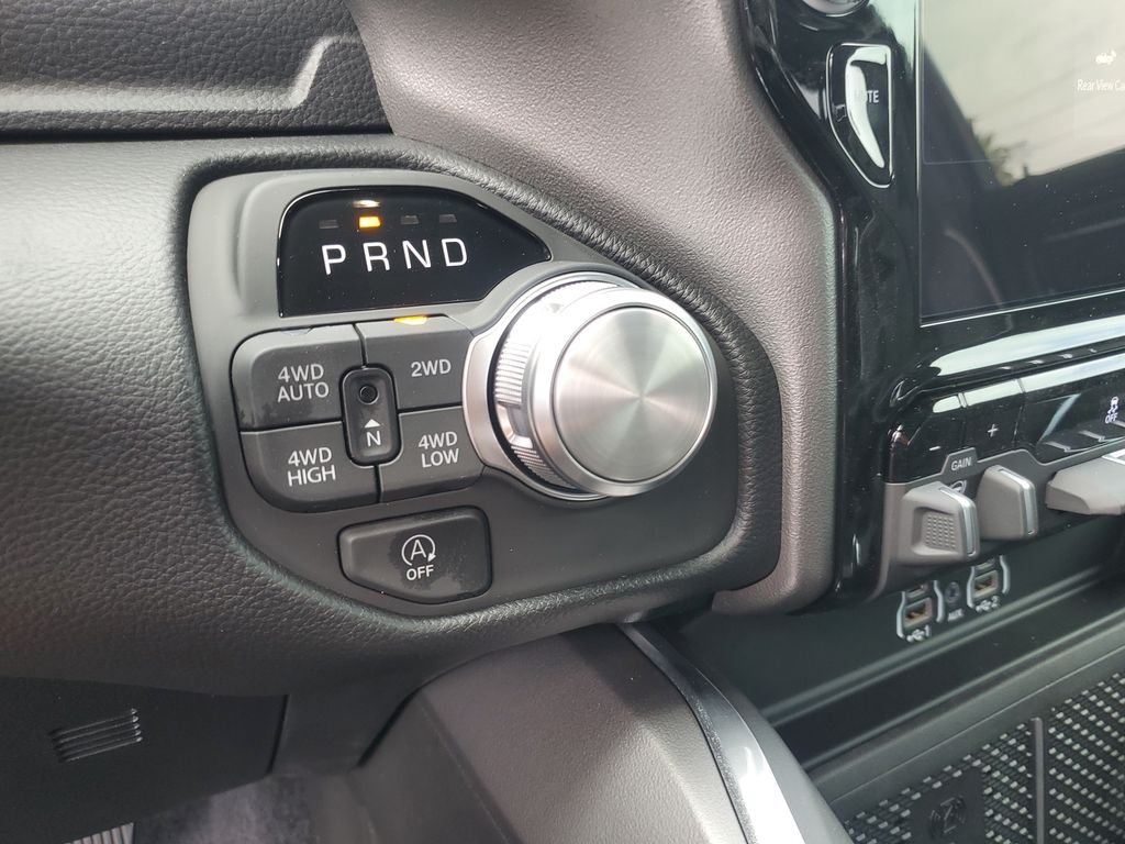 New 2026 Diamond Black Crystal Pearl-Coat Exterior Paint RAM Laramie image 21