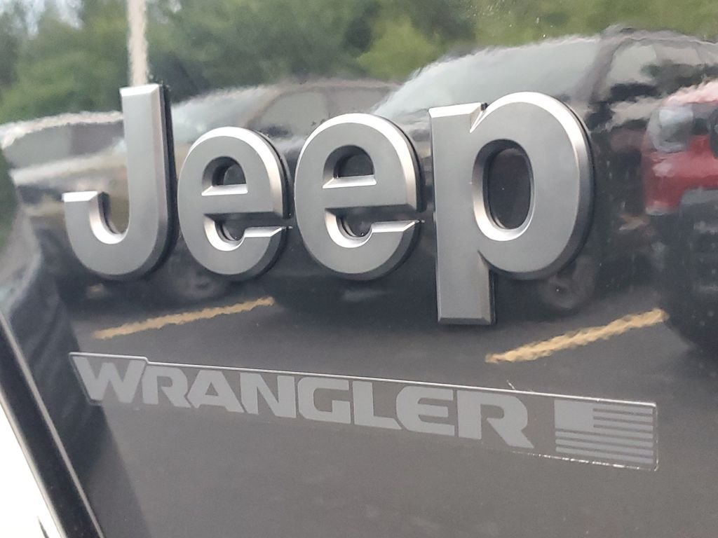 New 2026 Black Clear-Coat Exterior Paint Jeep Sahara image 7