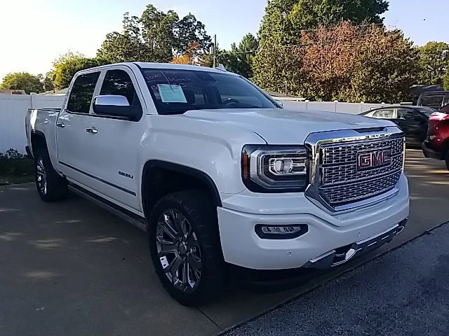 Used 2018 WHITE FROST TRICOAT GMC Denali image 4