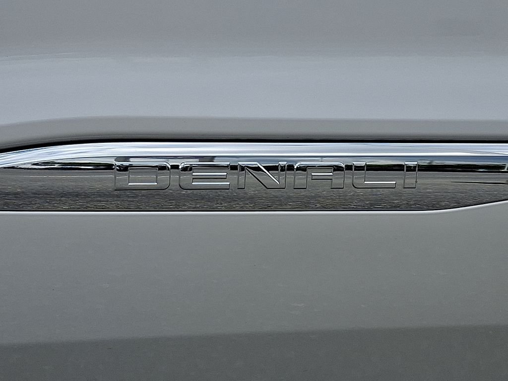 Used 2019 White GMC Denali image 30