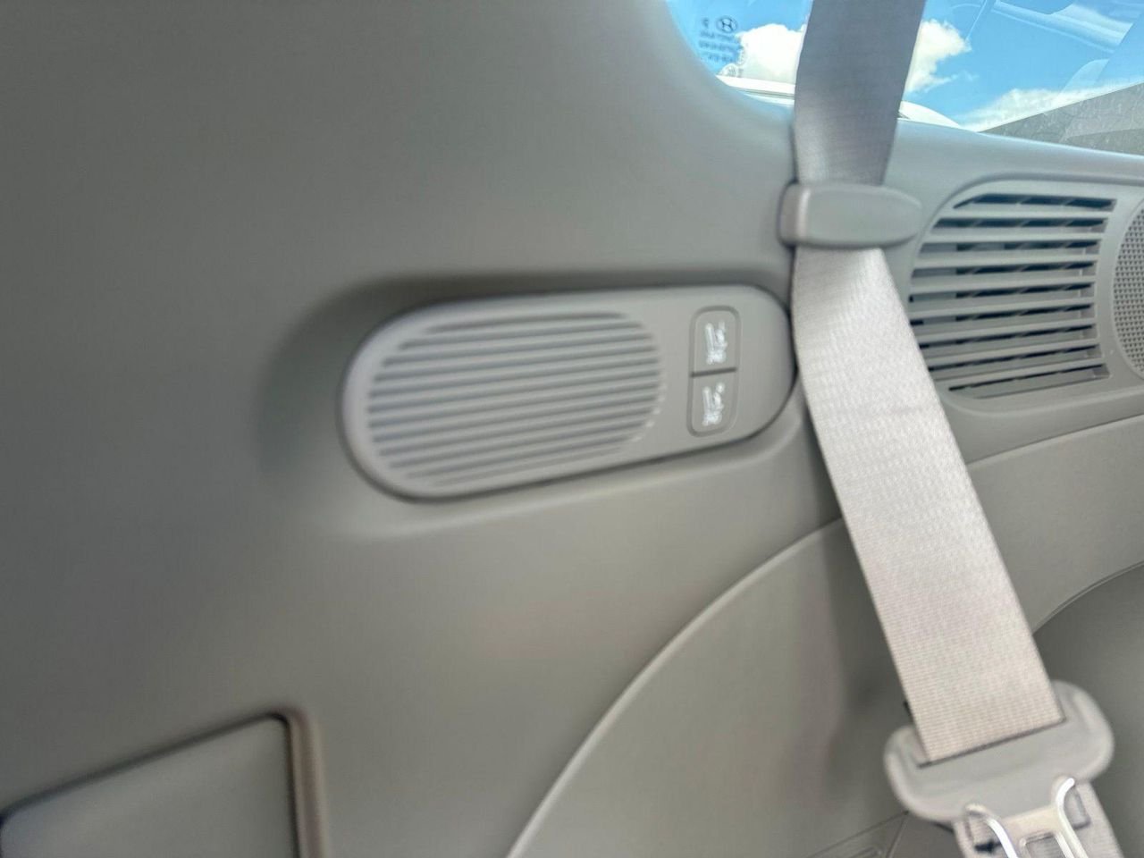 New 2026 White Hyundai SEL Premium AWD image 23