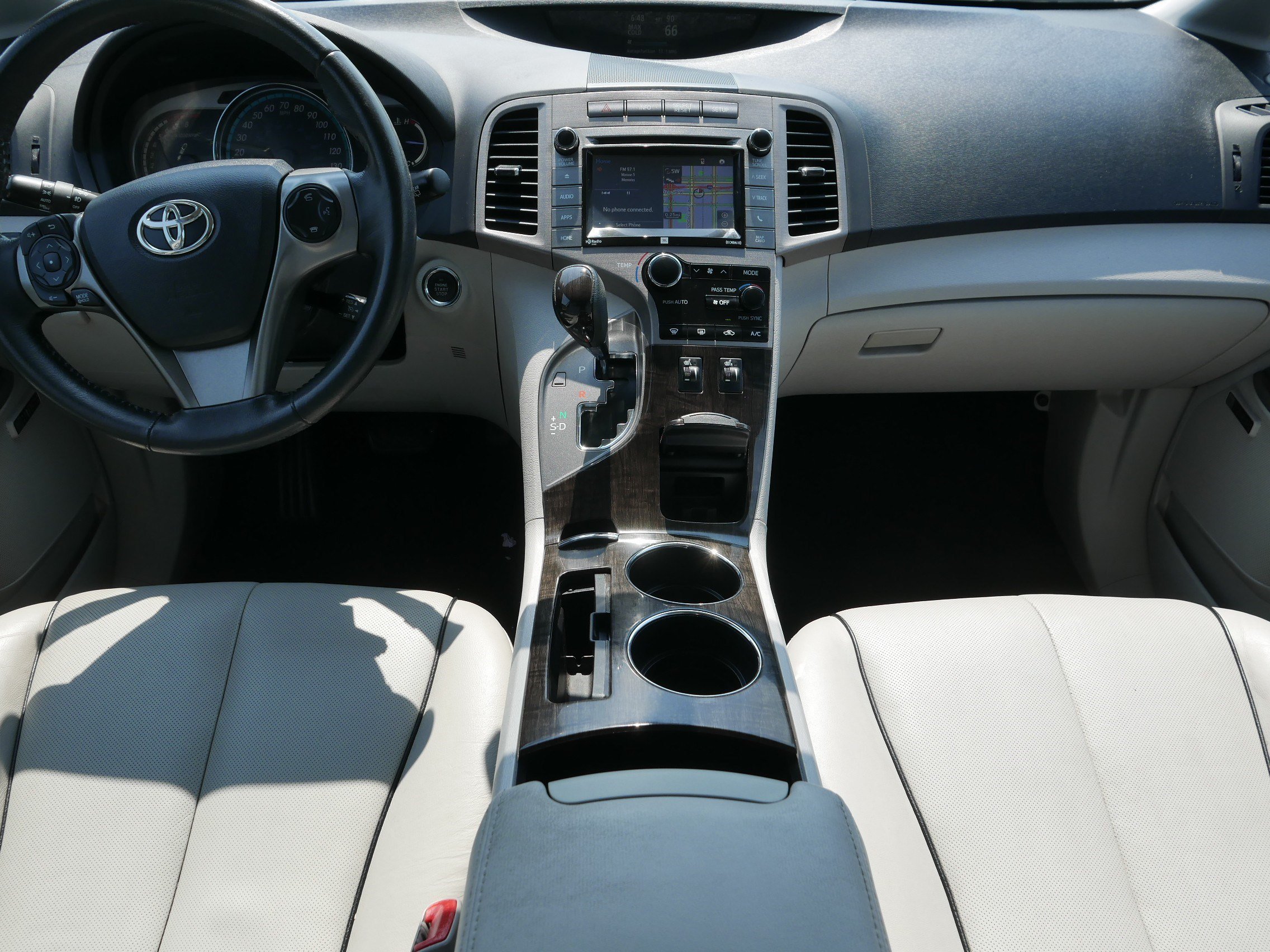 Used 2015 Celestial Silver Metallic Toyota Limited image 10