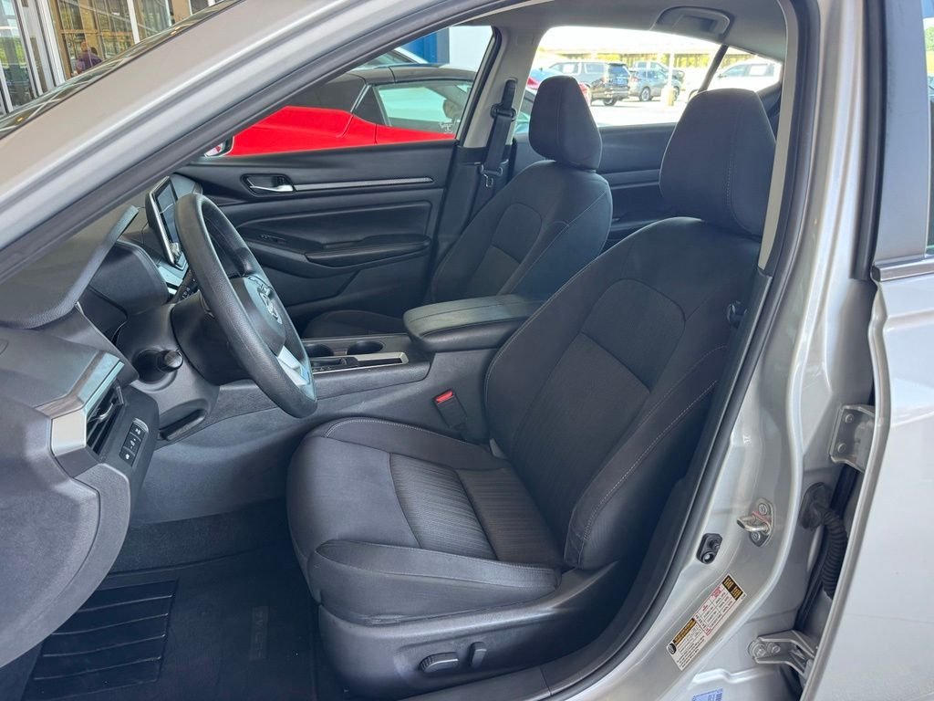 Used 2025 Silver Nissan 2.5 SV image 15