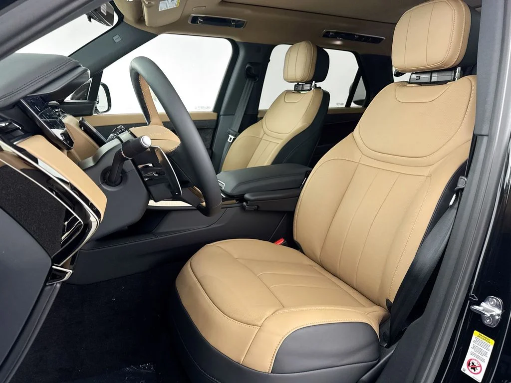 New 2026 Santorini Black Land Rover Dynamic SE image 21