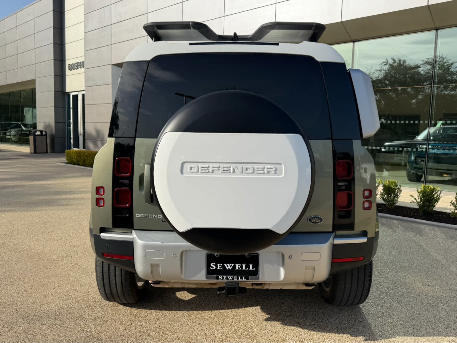 Used 2021 PANGIA GREEN Land Rover SE image 7
