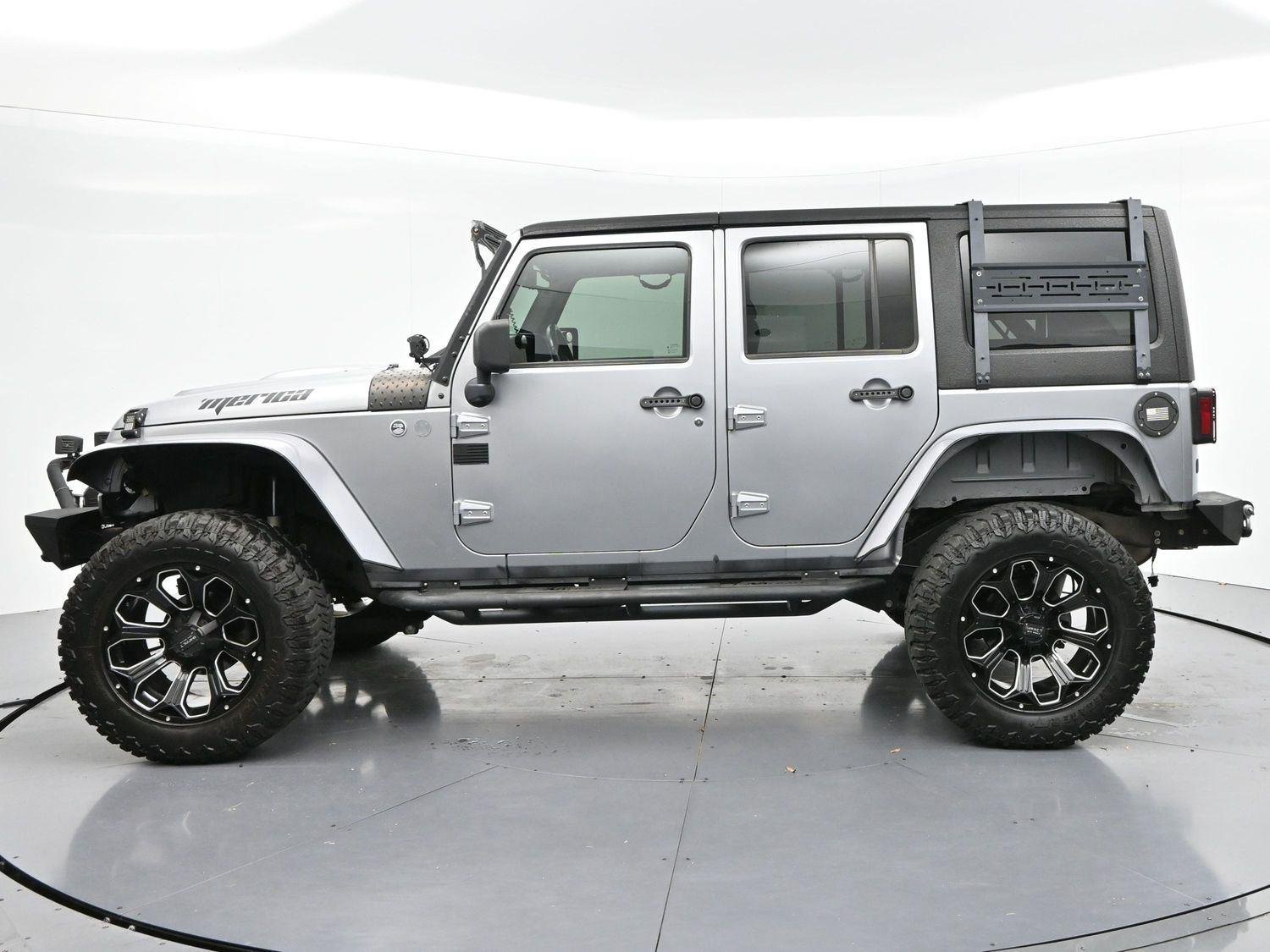 Used 2017 Billet Silver Metallic Clearcoat Jeep Smoky Mountain image 4