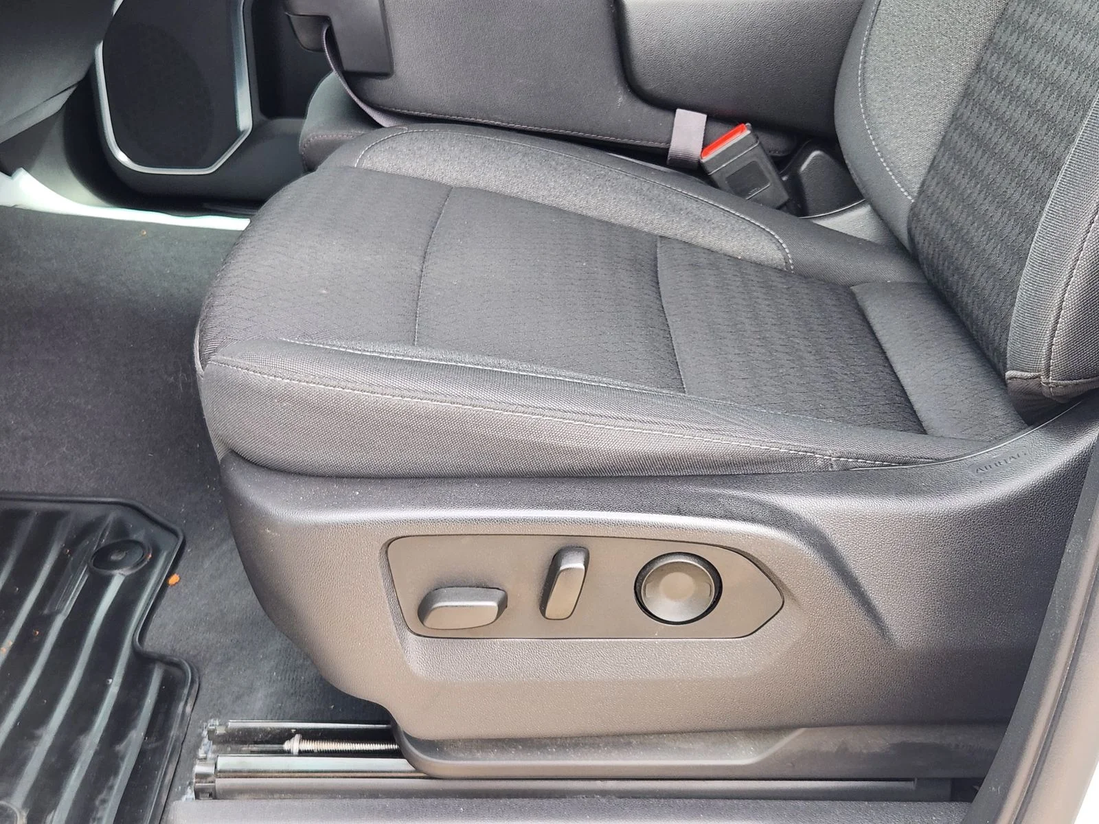 Used 2023 White Chevrolet LT image 22
