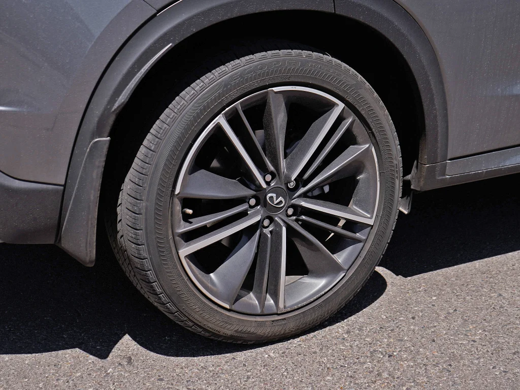 Used 2023 Graphite Shadow INFINITI LUXE image 10