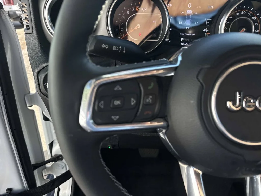 Used 2023 White Jeep Rubicon image 39