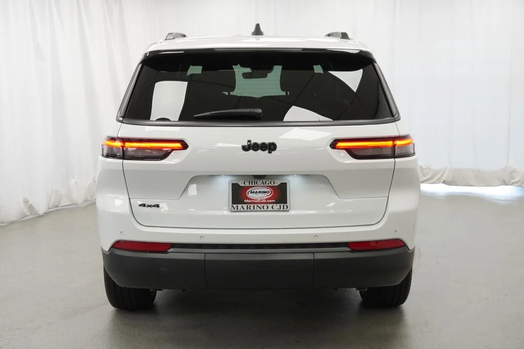 New 2026 Bright White Clear-Coat Exterior Paint Jeep Limited image 10