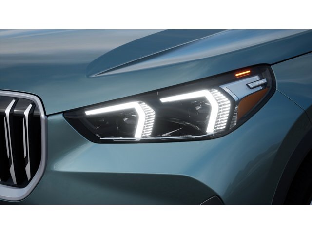 New 2026 Cape York Green Metallic BMW xDrive28i image 6
