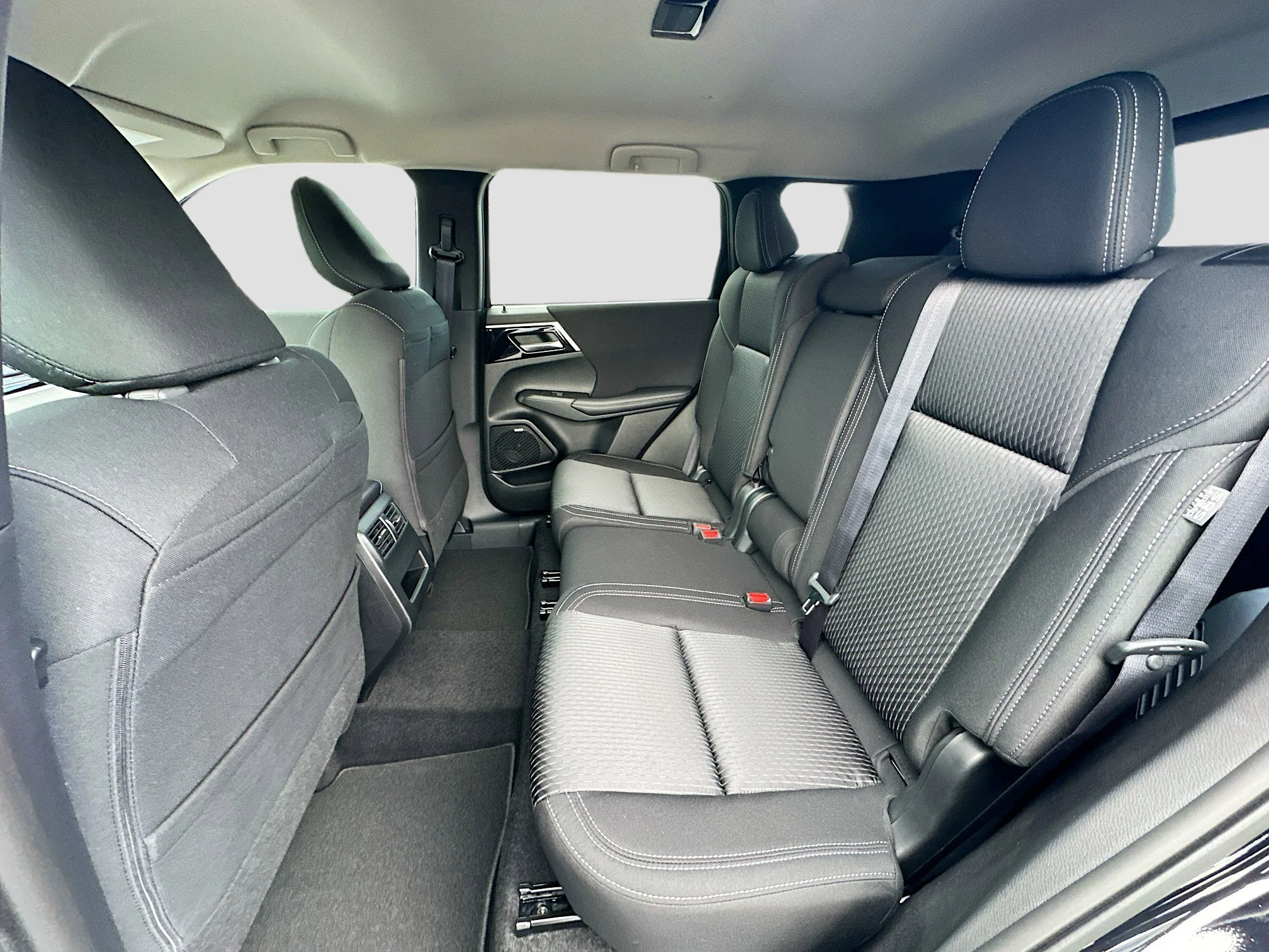 2026 Mitsubishi Outlander ES - Photo 17
