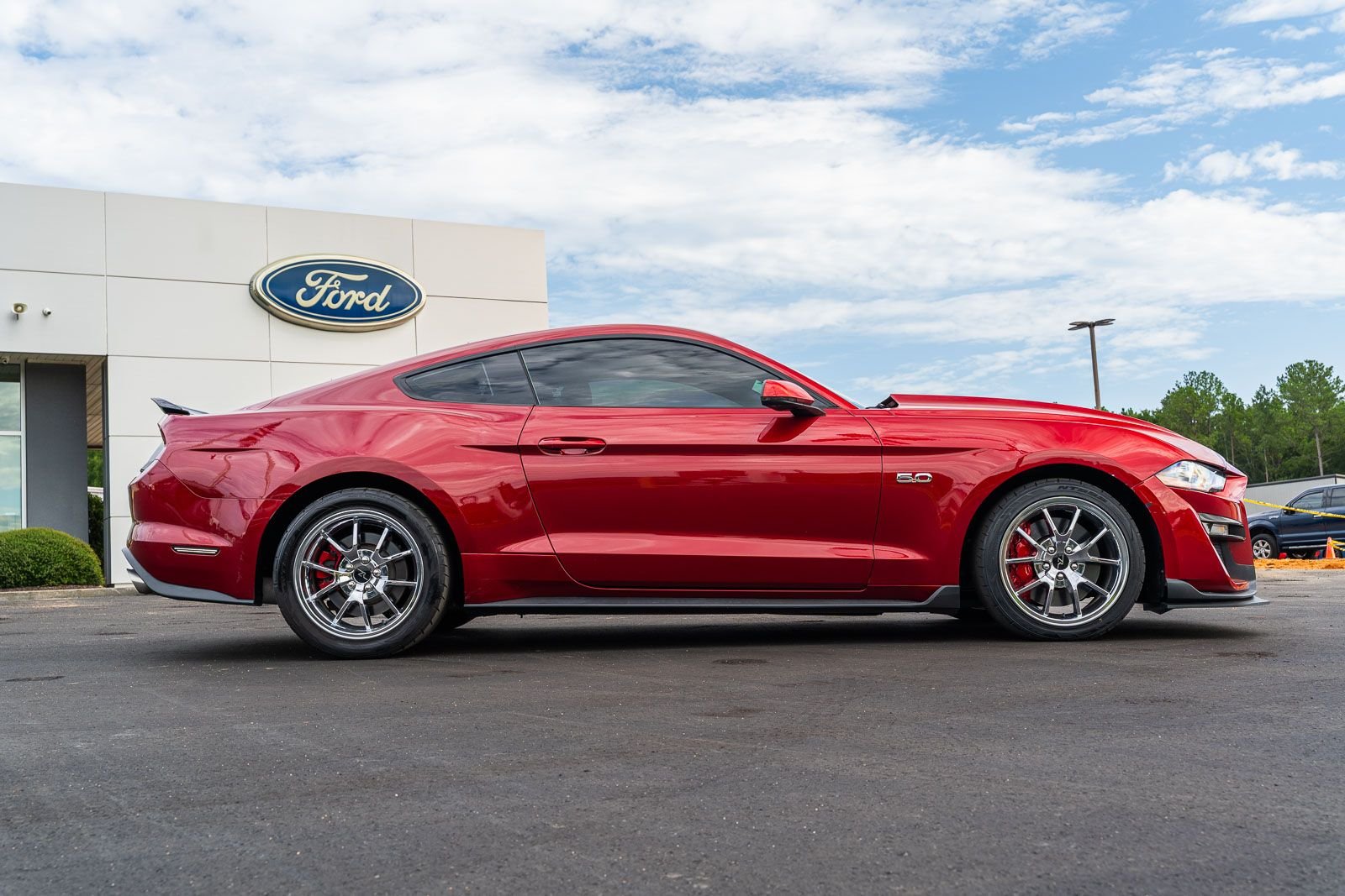 Used 2019 Red Ford GT Premium image 8