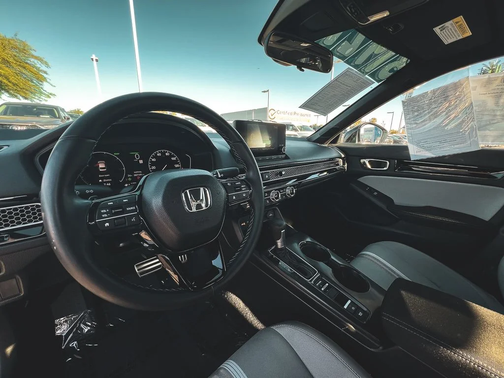 Certified Used 2025 White Honda  image 17