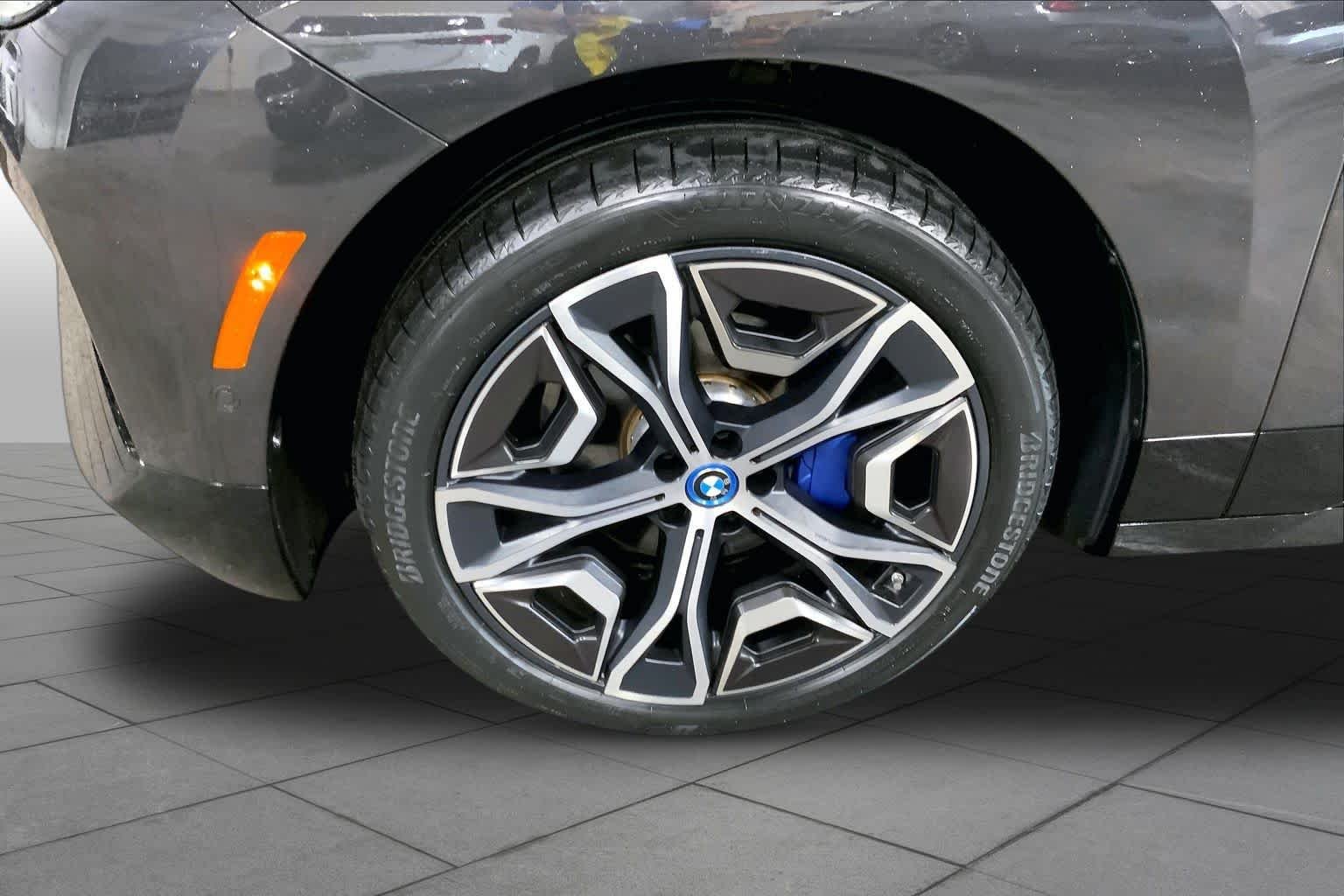 Used 2024 Dark Graphite Metallic BMW xDrive50 image 10