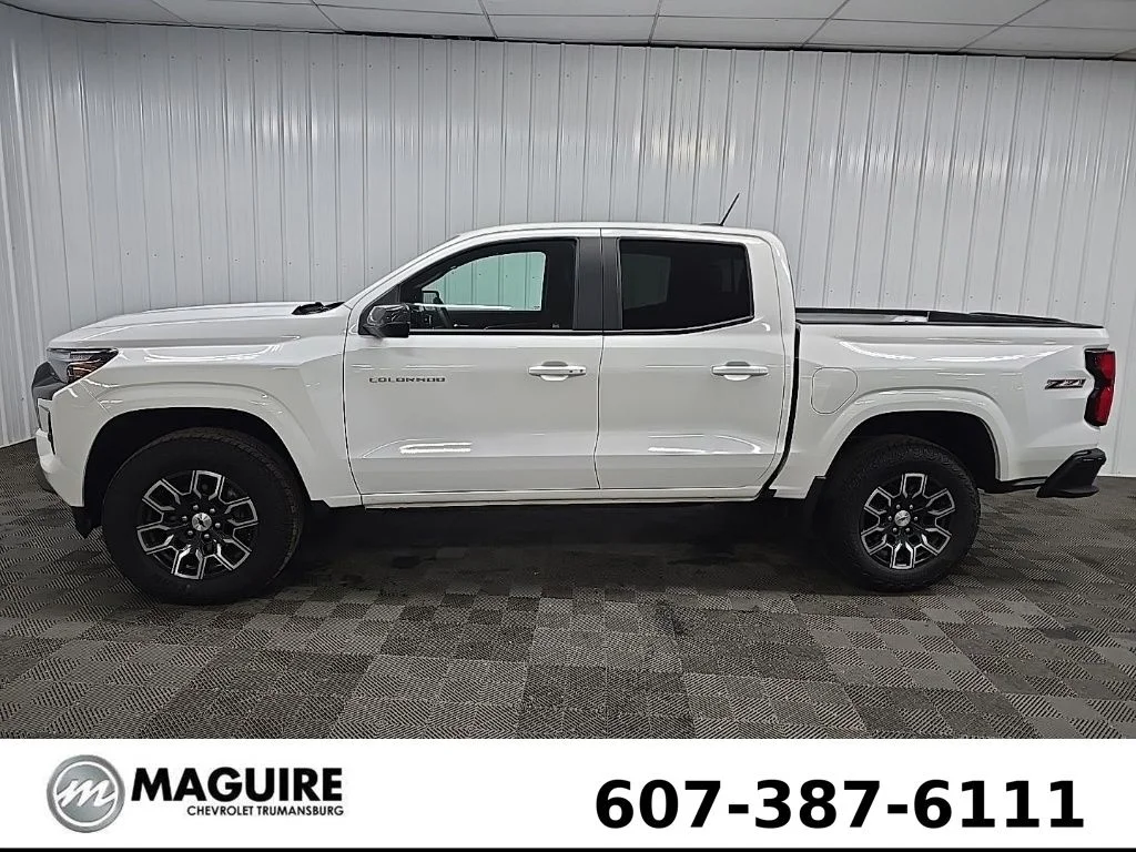 Used 2025 White Chevrolet Z71 image 5