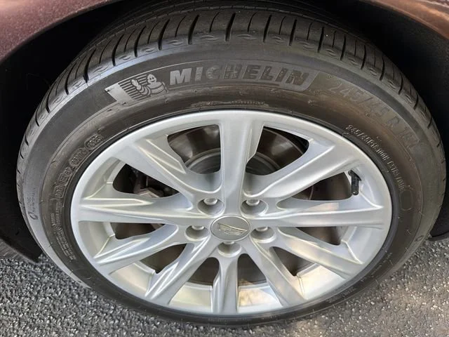Used 2020 GARNET METALLIC Cadillac Luxury image 19