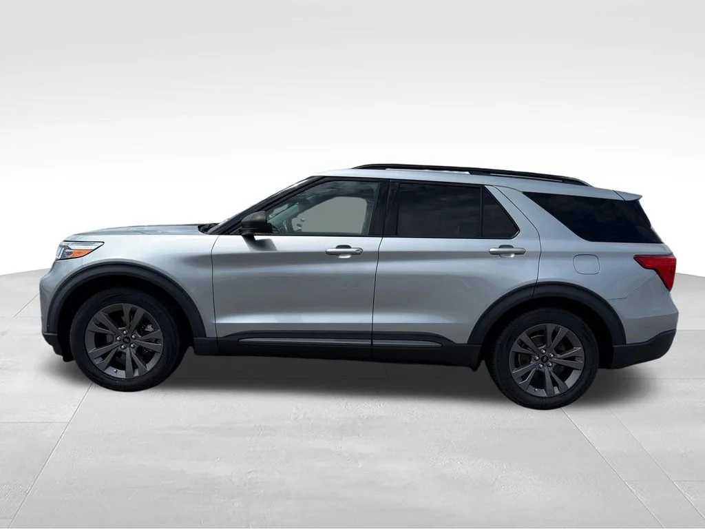 Used 2021 Silver Ford XLT image 2