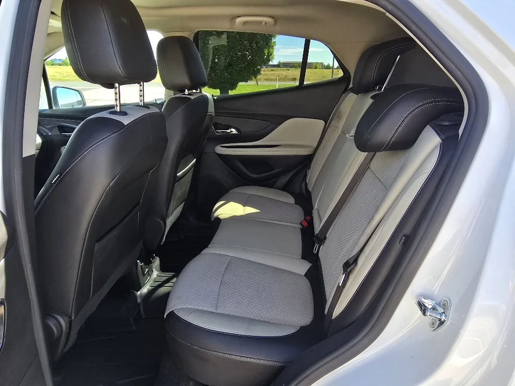 Used 2022 Summit White Buick Preferred image 14