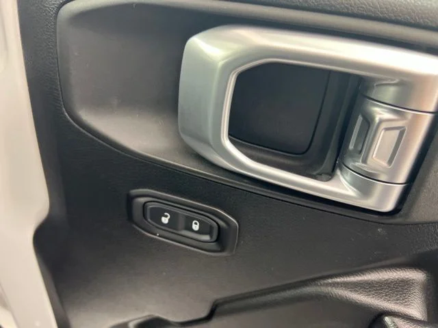 Used 2020 White Jeep Sport S image 23