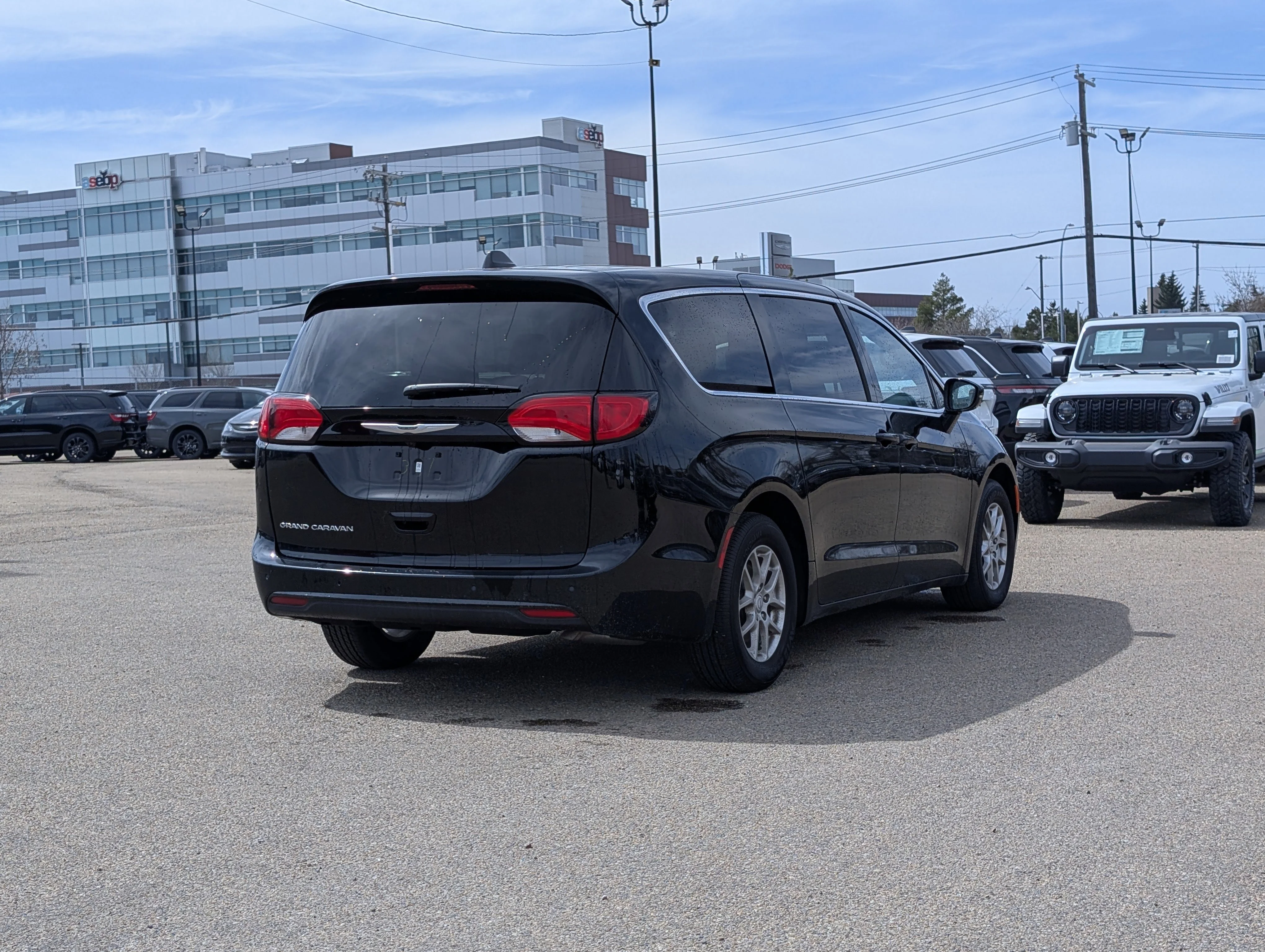 New 2026 Diamond Black Crystal Pearl Chrysler SXT image 7
