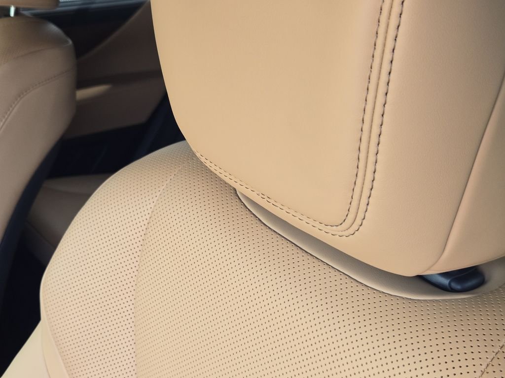 Certified Used 2026 EMINENT WHITE PEARL Lexus 700h Luxury image 15