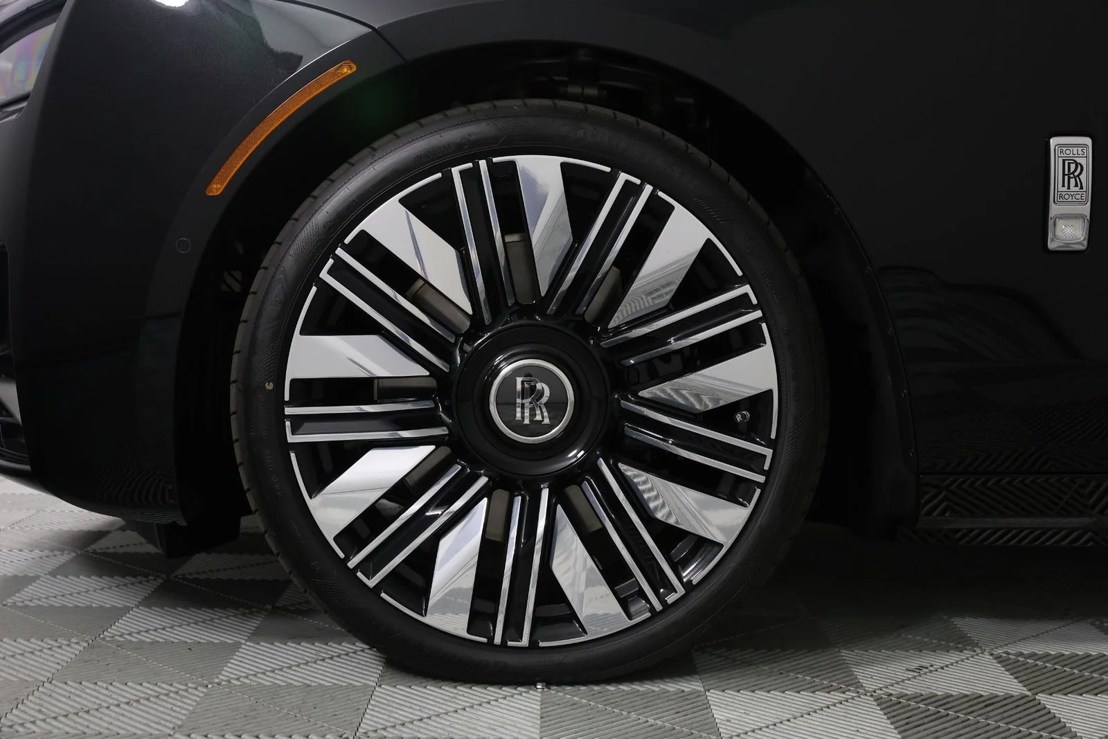 New 2026 Black Diamond Rolls-Royce  image 32