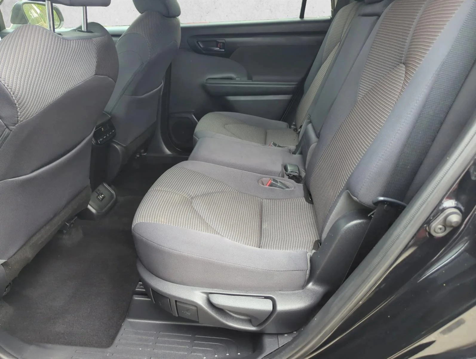 Used 2021 Midnight Black Metallic Toyota LE image 10
