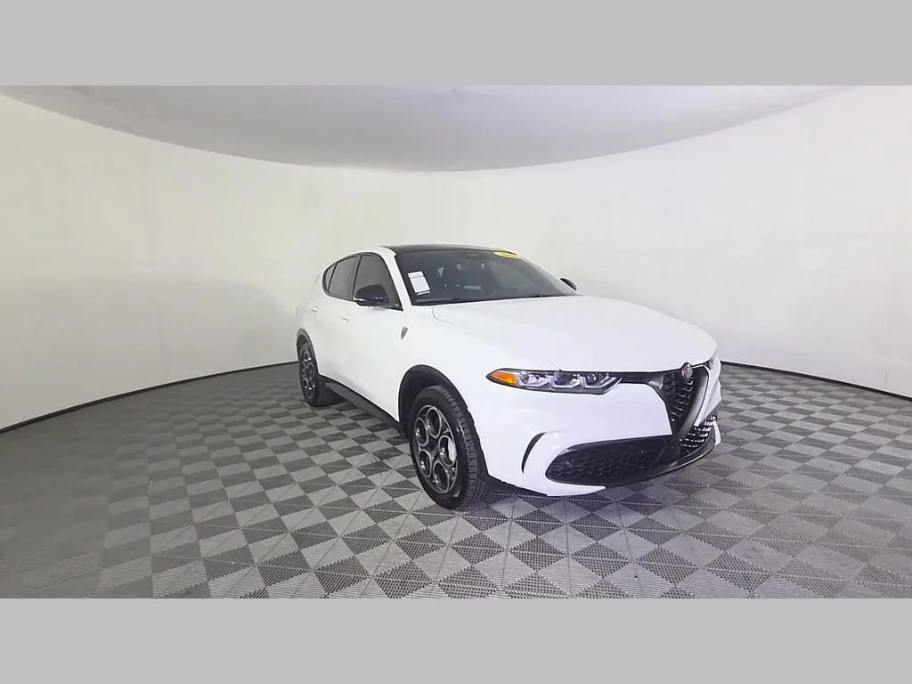 Used 2025 Milano White Alfa Romeo Base image 52