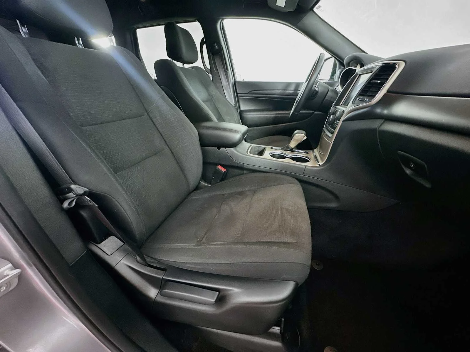 Used 2017 Billet Silver Metallic Clearcoat Jeep Laredo image 25
