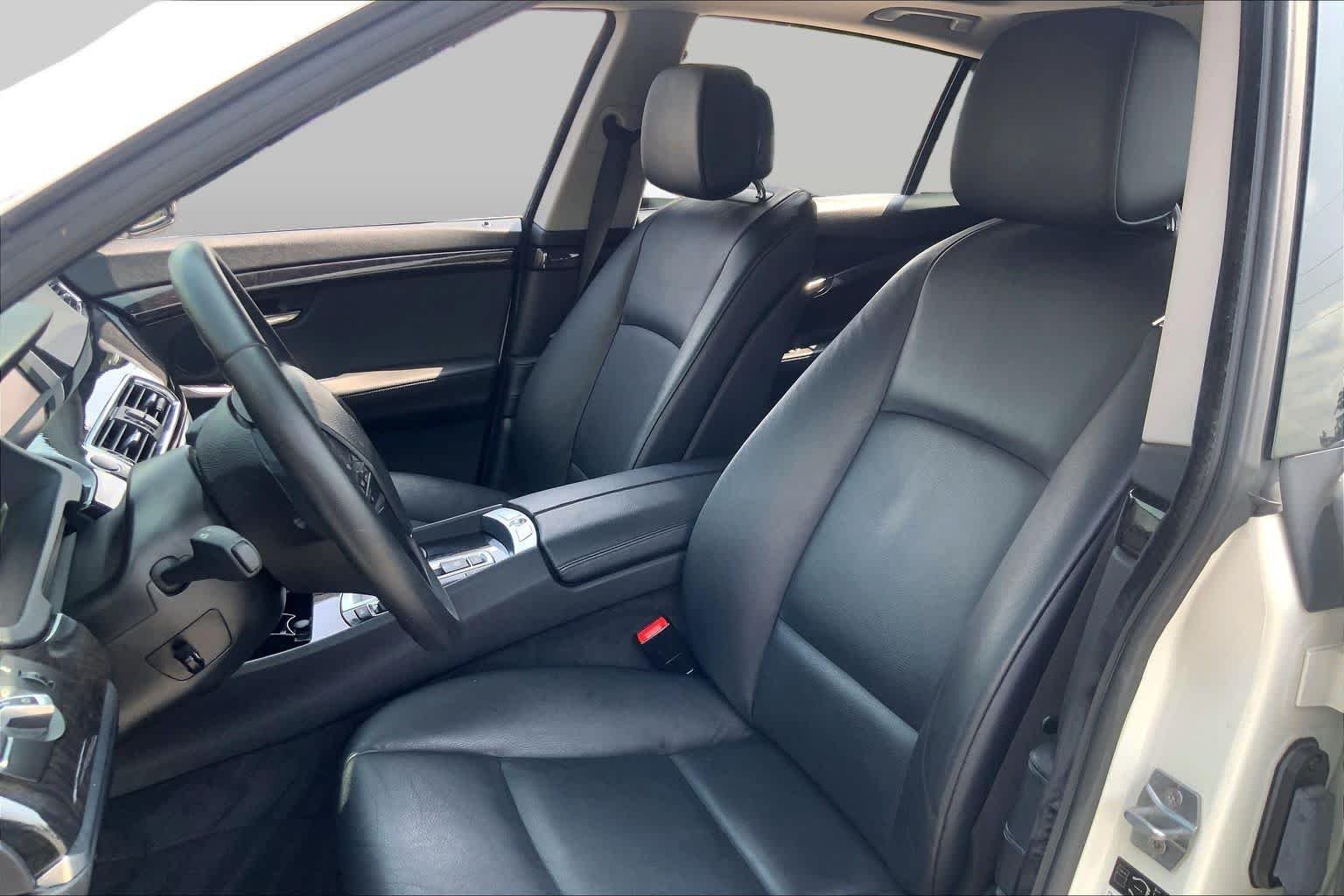 Used 2013 Alpine White BMW 535i image 8