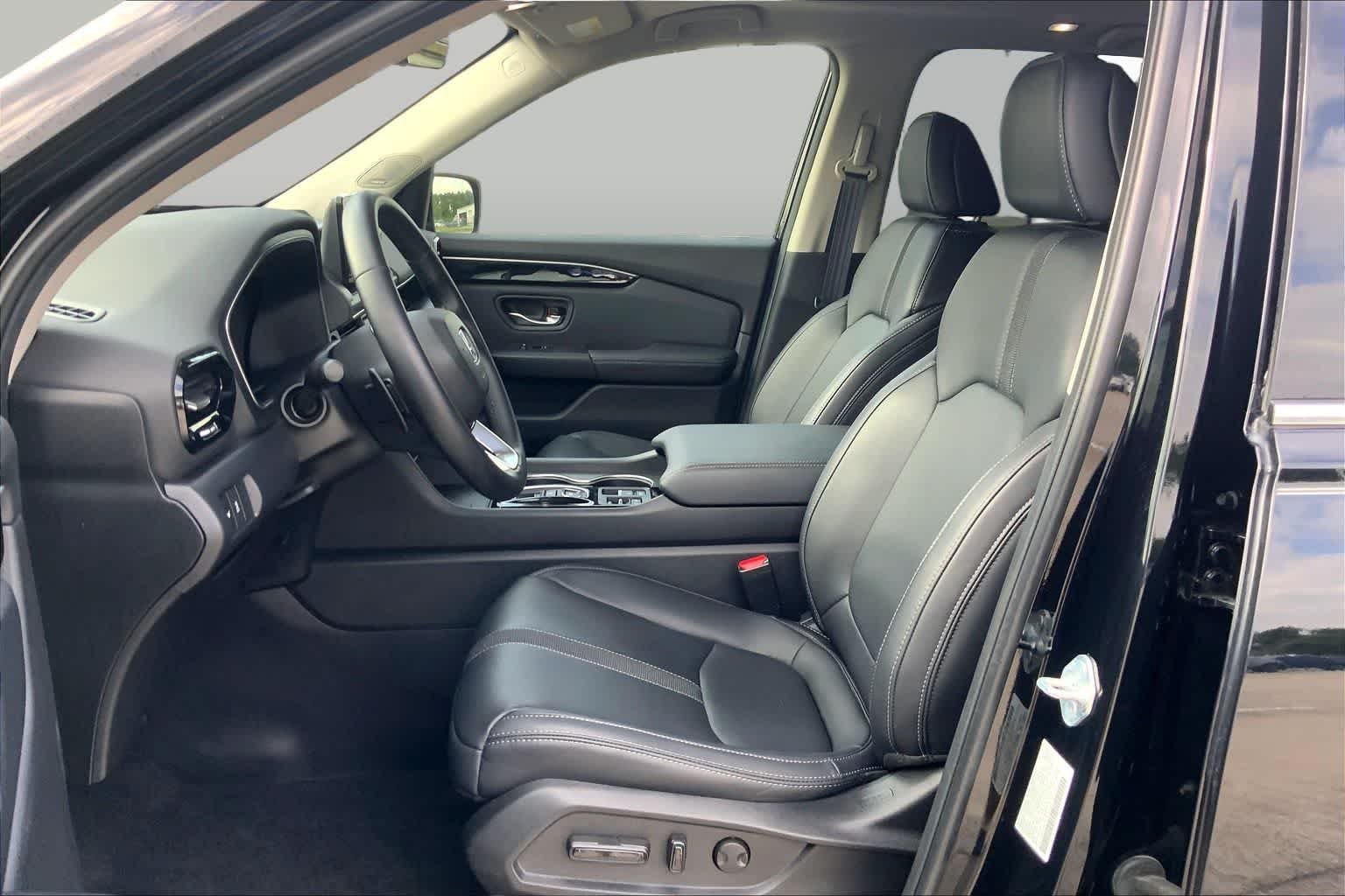 Used 2023 Crystal Black Pearl Honda Touring image 8