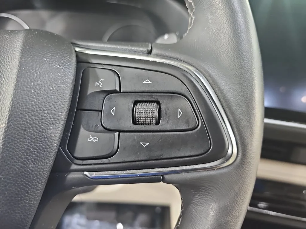 Used 2023 SAPPHIRE METALLIC Buick Preferred image 23